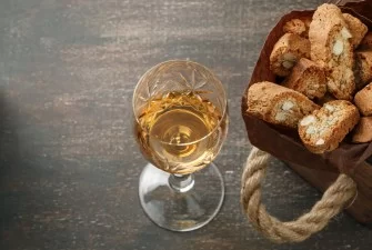 Ogni cibo ha il suo vino, perché non servire mai un prosecco con il dessert.